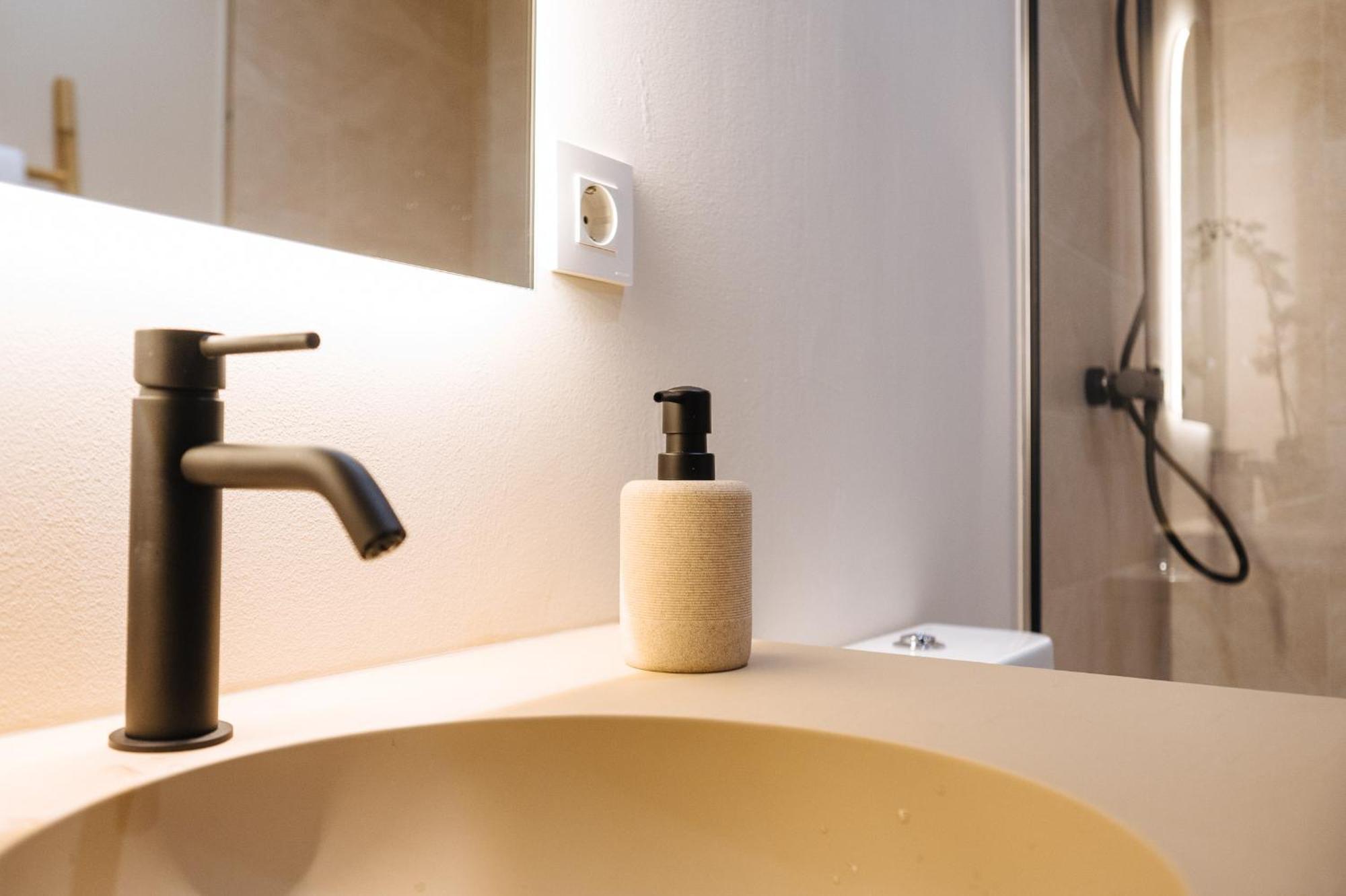 New Hostly Alameda Apartments Севиля Екстериор снимка